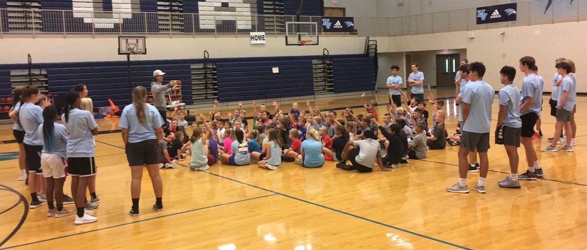 HVA_LadyHawks's tweet photo. What. A. Week!! 👍🏽

Our current Hawks and Lady Hawks spent the week pouring into these 100+ Campers. They did an awesome job coaching these kids up! 🏀

Future is bright for Hardin Valley Academy. 🐦

11th Annual Kids Camp is officially in the books! 📚 https://t.co/vGkr9QECiG