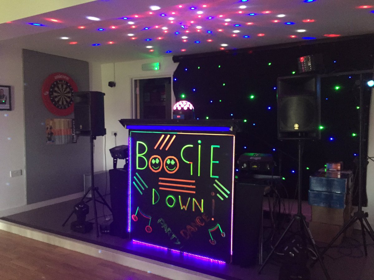 HadCC_Suffolk's tweet photo. @tampionpete has been busy putting the music on for Saturday nights big cocktail party . If you’re undecided don’t be . It’s gong to be a massive evening !! #hadleigh #hadleighcc https://t.co/kzu5KZx4Tr