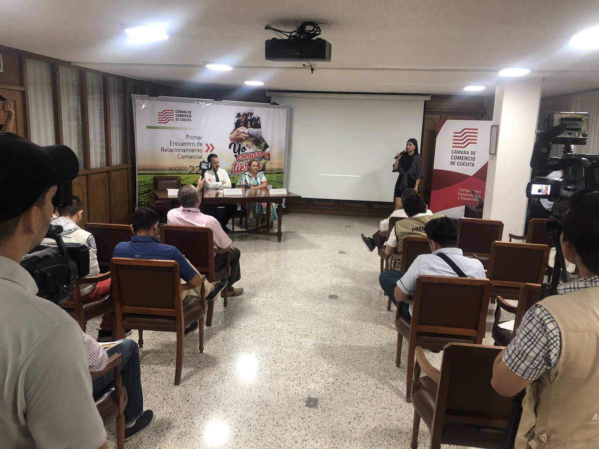 ns_sec's tweet photo. La Secretaría de Desarrollo Económico, participó en la rueda de prensa convocada por la Cámara de Comercio de Cúcuta, para el lanzamiento del evento que se desarrollará el 22 de Agosto en la Biblioteca Pública Julio Pérez Ferrer llamado “Yo Compro en mi Tierra”. @GoberNorte https://t.co/61qUEMlmwz