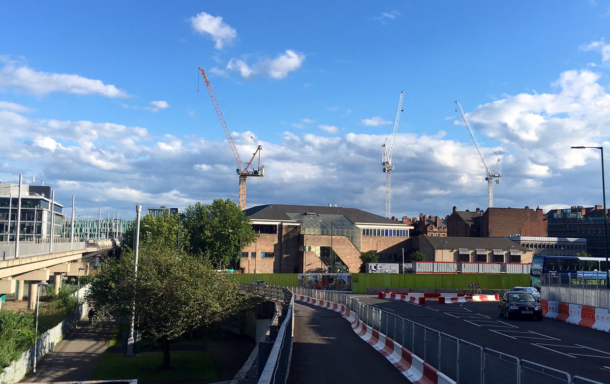 SamInNotts's tweet photo. Cranes = jobs 

#GrowingNottingham https://t.co/GDyQYhLZXR