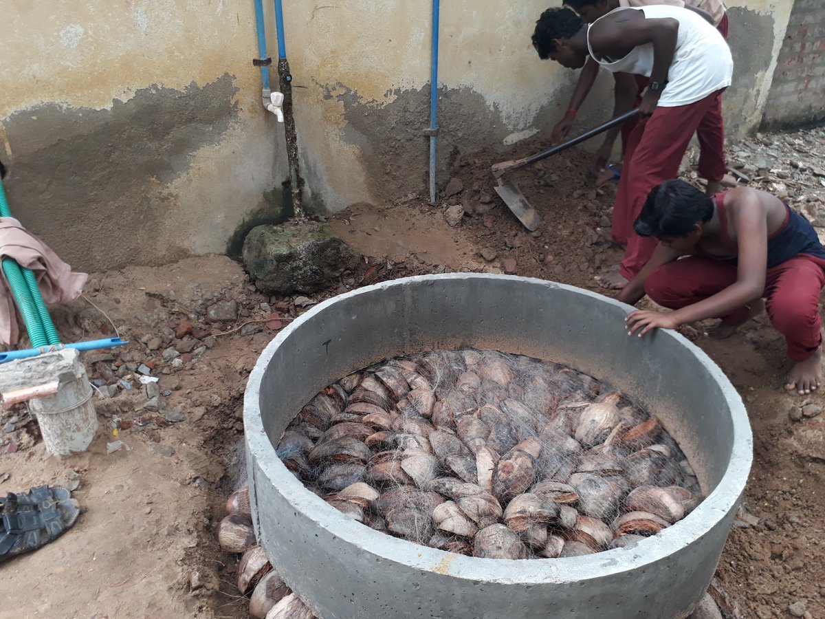 செல்வம் அரசுப்பள்ளி ஆசிரியர்.. (@selvachidambara) on Twitter photo உங்கள் வீட்டு நிலத்தடி நீரின் அளவும்,TDS அளவும் உங்களுக்கு தெரியுமா? என் மாணவனுக்கு தெரியும்!
#மழைநீர்_சேகரிப்பு_தேவை_விழிப்புணர்வு
<a href="/KASengottaiyan/">K.A Sengottaiyan</a>
@SEDTamilnadu
#TNGovt உங்கள் வீட்டு நிலத்தடி நீரின் அளவும்,TDS அளவும் உங்களுக்கு தெரியுமா? என் மாணவனுக்கு தெரியும்!
#மழைநீர்_சேகரிப்பு_தேவை_விழிப்புணர்வு
<a href="/KASengottaiyan/">K.A Sengottaiyan</a>
@SEDTamilnadu
#TNGovt