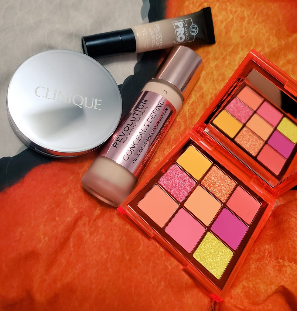 dania_graham6's tweet photo. Neww stuff soo excited 💞☺️🧡
#Huda #hudabeauty #makeup #makeuprevolution #clinique #bhcosmetics #bhpro https://t.co/YIHycPBJRd