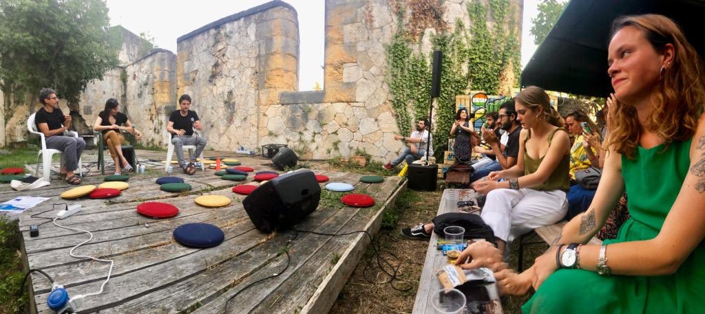 ellyesse's tweet photo. Adesso al Forte Sofia di Verona per #WorldRefugeeDay con #onebridgetoidomeni. Tra poco a Vicenza con @RescueMed.
E un pensiero a @SeaWatchItaly ingiustamente bloccata in mare con 43 persone a bordo. #fateliscendere, il diritto di chiedere asilo è riconosciuto dalla Costituzione. https://t.co/8Er8gH9i4D