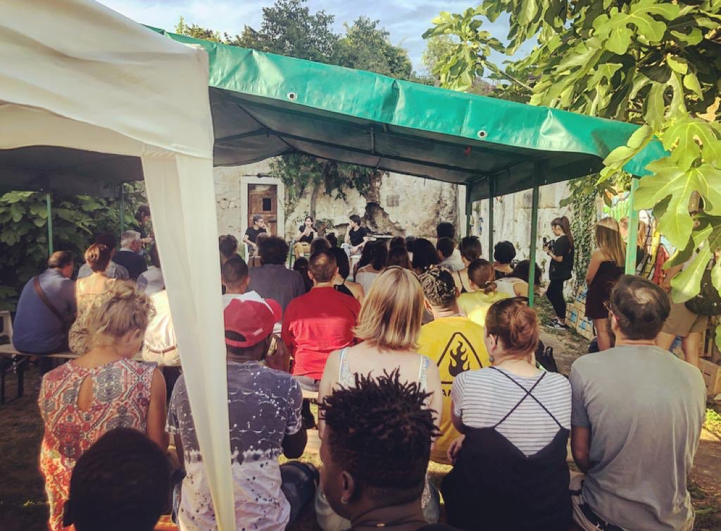 ellyesse's tweet photo. Adesso al Forte Sofia di Verona per #WorldRefugeeDay con #onebridgetoidomeni. Tra poco a Vicenza con @RescueMed.
E un pensiero a @SeaWatchItaly ingiustamente bloccata in mare con 43 persone a bordo. #fateliscendere, il diritto di chiedere asilo è riconosciuto dalla Costituzione. https://t.co/8Er8gH9i4D