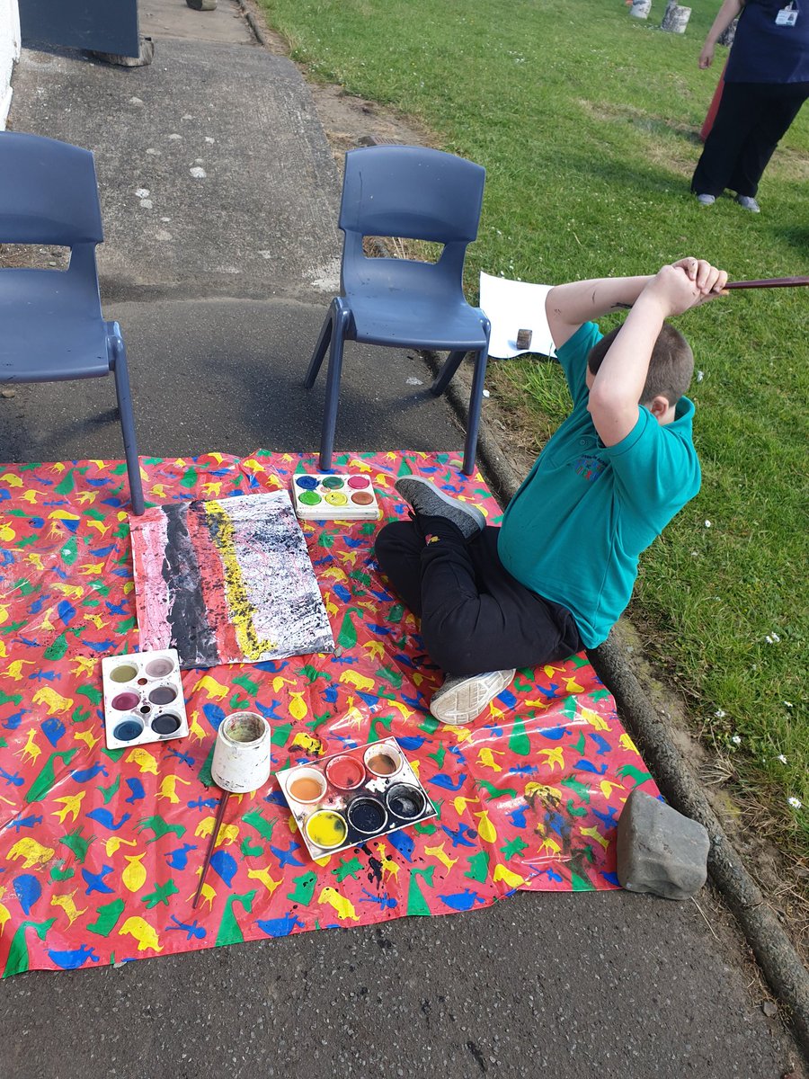 WLClass2CSC's tweet photo. C began experimenting with the splatter technique, with water colour paints, so we took the painting al fresco into the garden 🎨☀️ #Creative #PersonalisationAndChoice https://t.co/nv6xpW4ZlG