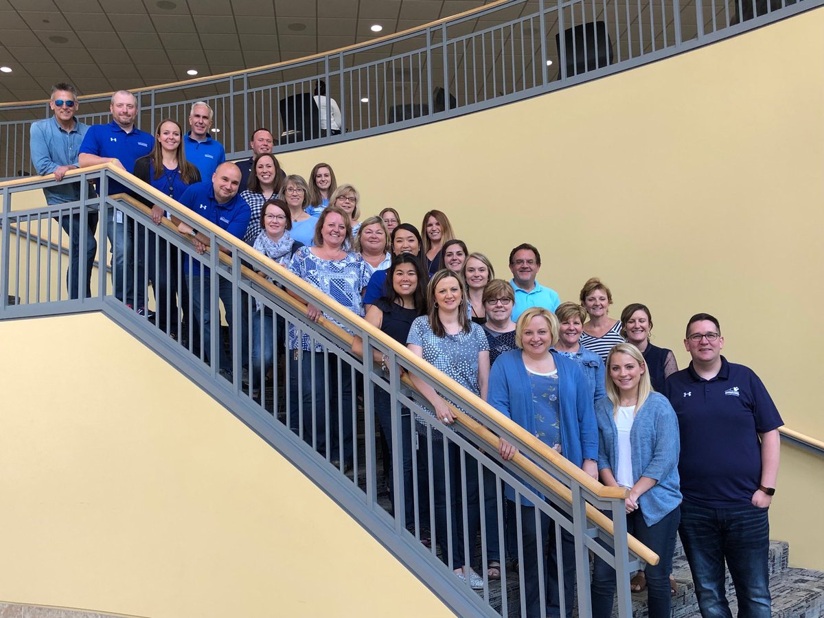 JimStVincent's tweet photo. Lots of blue in ⁦HR today in honor of #PrideMonth2019 and wear your PRIDE week ⁦@amfam⁩. https://t.co/5bzY7QU7dR