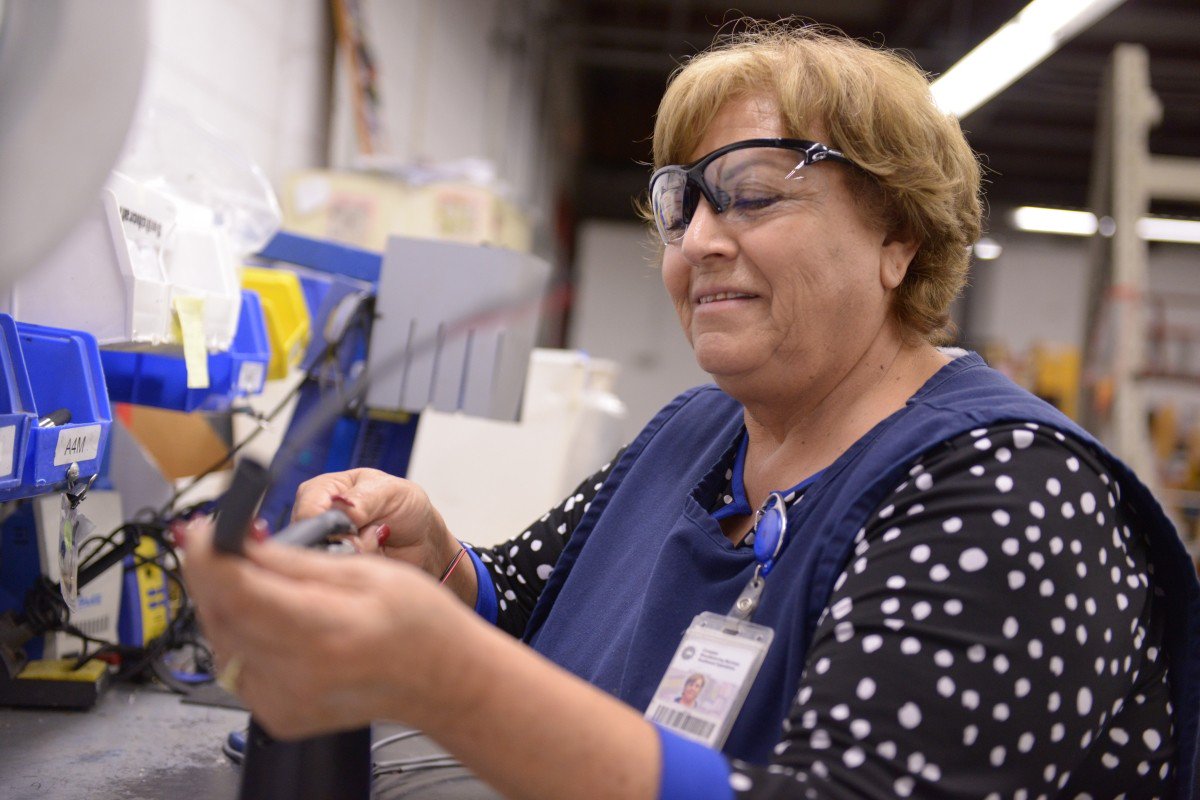 CompassMade's tweet image. In the past year alone, we've used 15,728,222 feet of wire and tested 335,989 circuits per month. We couldn't do this without the dedication of our 354 #team members. They are our greatest asset. Learn more about the work our team does here: ow.ly/KSXn50uGnnp