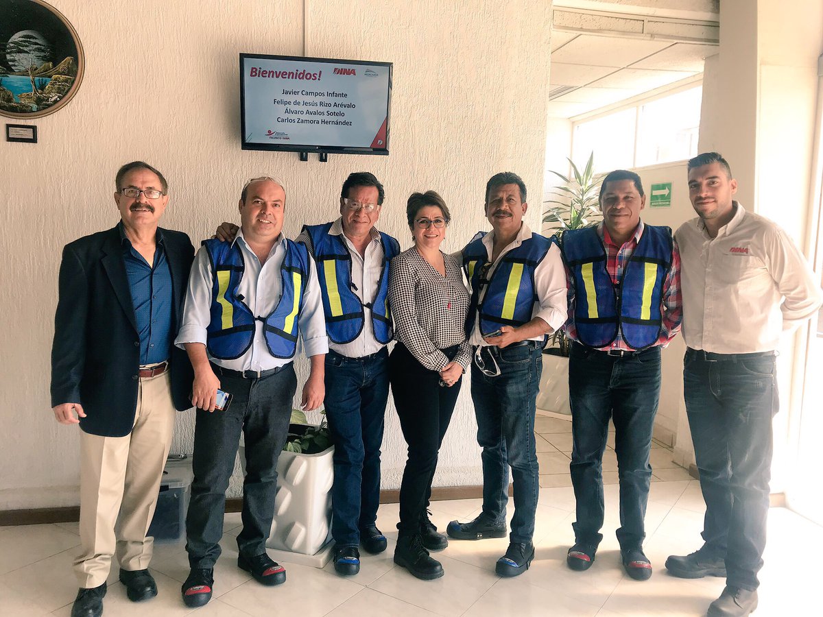 ClaudiaG_DINA's tweet photo. Transportistas #Jalisco nos acompañaron hoy en un recorrido en planta @DINAmx donde pudieron observar los diferentes modelos que fabricamos de autobuses completos y chasieses. Gracias por visitarnos y darnos su retroalimentación para seguir mejorando!
#EstoEsDINA
#HechoEnMéxico https://t.co/Zl4xSyFgyR