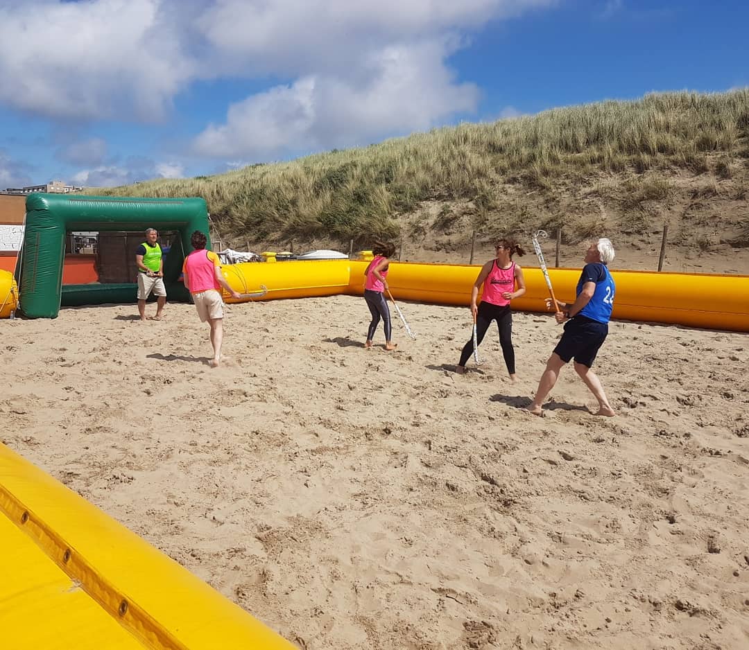 noordwijkevents's tweet photo. Topweer en geslaagd #event Radisson Blu Palace Sport Event @RadissonBluPHN @BriesNoordwijk #beachhockey  @FlorisJBovel #beachvolleybal #manonflier  #powerkiten #mindfulness #interviews #yvonnevangennip #thebeachofamsterdam #everydayisabeachday @VisitNoordwijk @CIOSNL https://t.co/i1sYqPvcXC