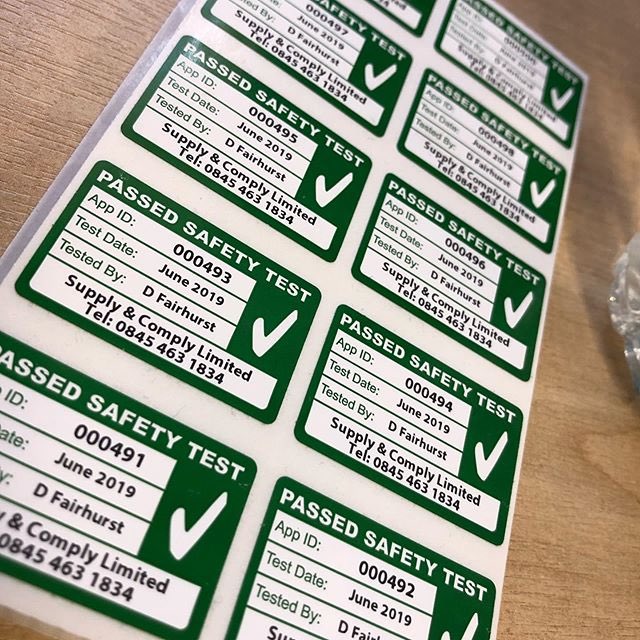 ThinkSafetyDocs's tweet image. Non stop testing today. Face Fit and then PAT!!! #pattesting #facefit #pat #sitesafety #safety #health