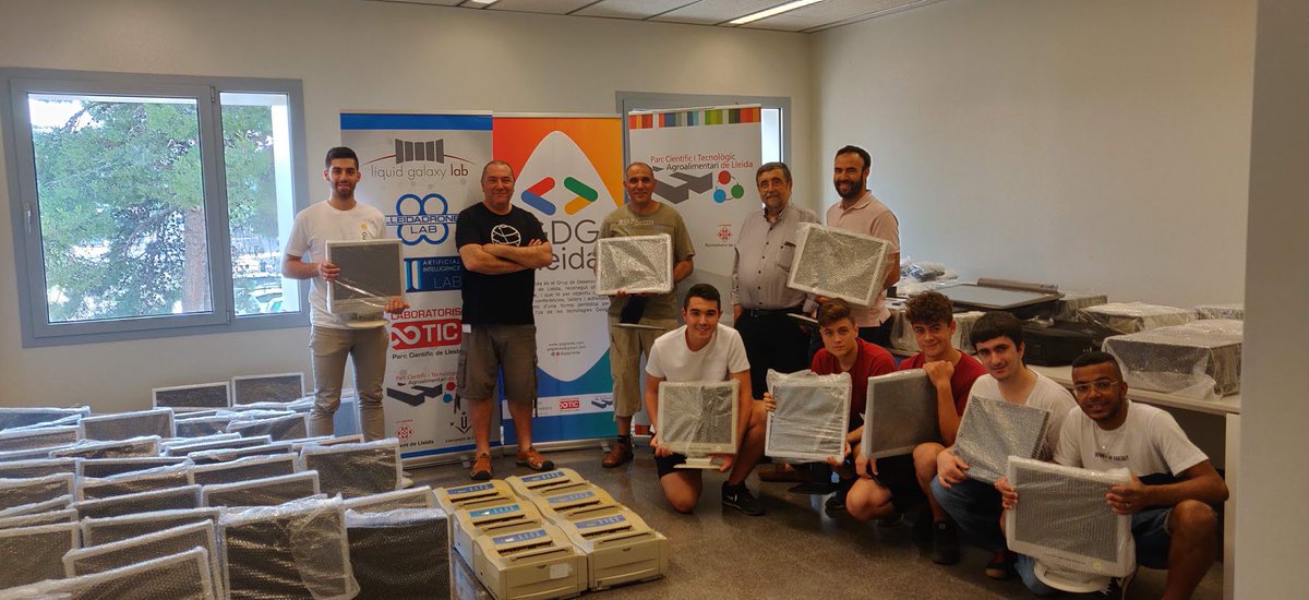 andreuibanez's tweet photo. El @GDGLleida sito en los @LaboratorisTIC del @parcteclleida acaba su segunda colaboración con el @bancdr en el programa #GDGforGood, Tecnologia Solidaria, en el que hemos renovado ya más de 200 ordenadores con @google_chromeos para ONGs de todo el mundo https://t.co/LaoXWULhx2 https://t.co/aTPvLUFlQY