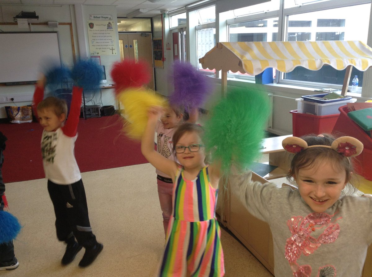 StPatricksPS's tweet photo. Room 1 loving their Cheerleading session. @Stephen_NLASC #HealthWeek2019 #fitforlife #funfitness https://t.co/fE9QfsClDI