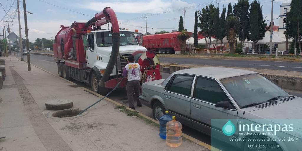 Interapass's tweet photo. #Trabajandoparati
Todo el equipo de mantenimiento, fugas y drenajes, siguen realizando trabajos preventivos las 24hrs. Con apoyo de nuestro camión hidráulico Vactor y las cuadrillas de varilleros en Cd. del Maíz en la Comunidad Enrique Estrada. https://t.co/PFRKrcLfD9
