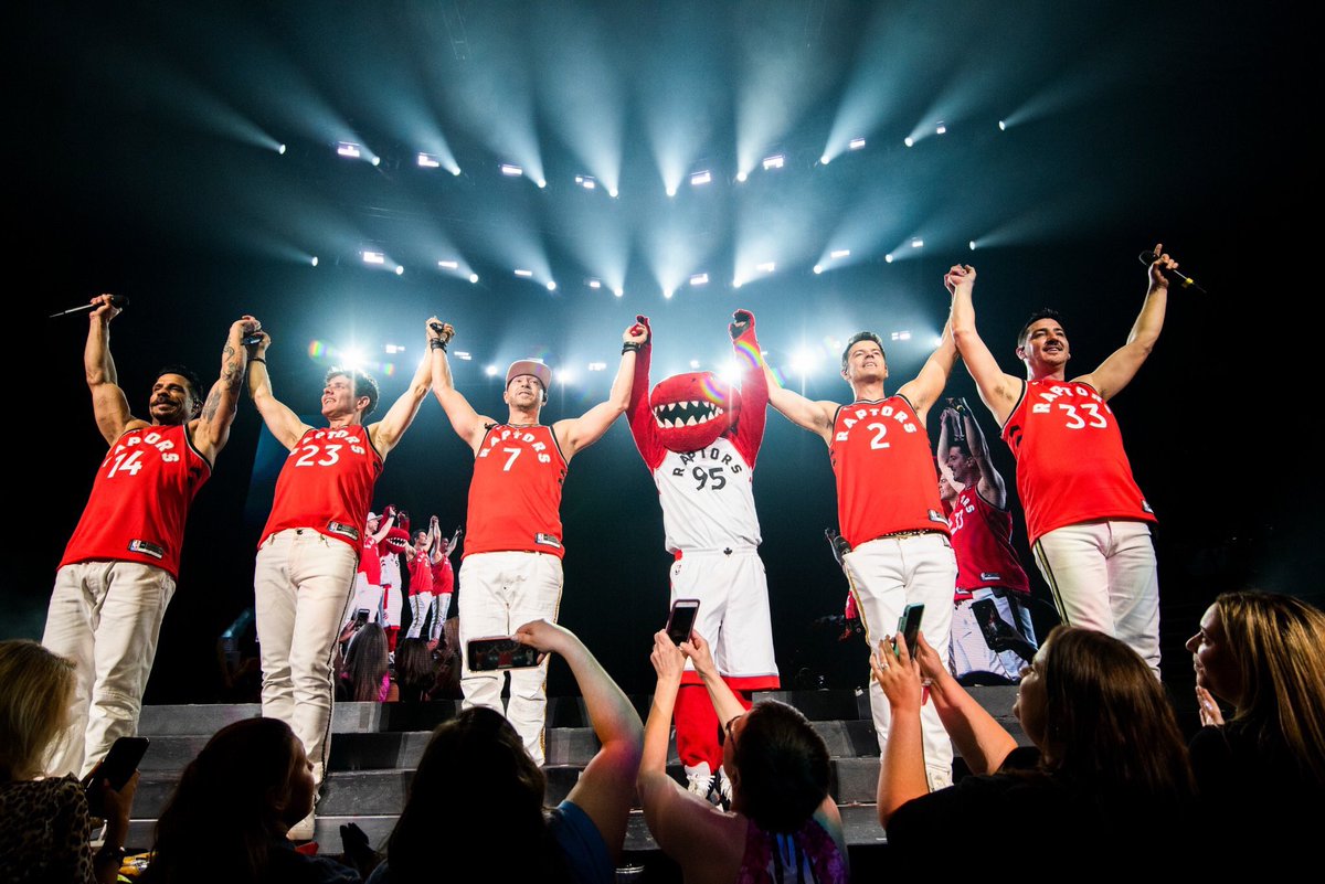 the_raptor's tweet image. Because we look great!!!! @NKOTB @Raptors #mixtapetour