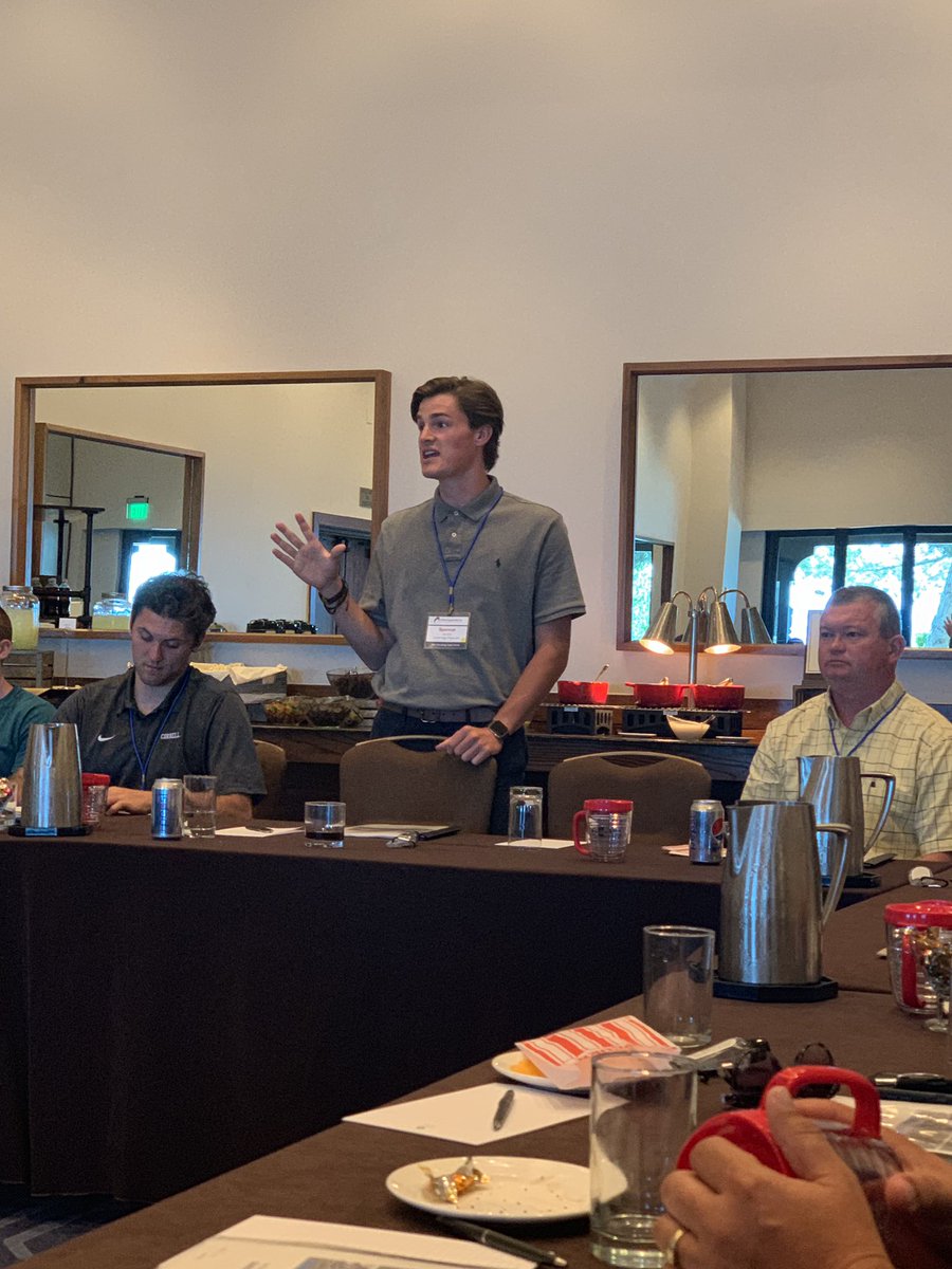 sstiebrs's tweet photo. @UnitedEggProd Today’s Taskforce Reports and Strategic Workshops. What a great 3 days it’s been building relationships and working with these amazing Future Leaders. Thank you to all the sponsors and staff who support and believe in all of us. #UEPFLC https://t.co/bgJRsPEC2c