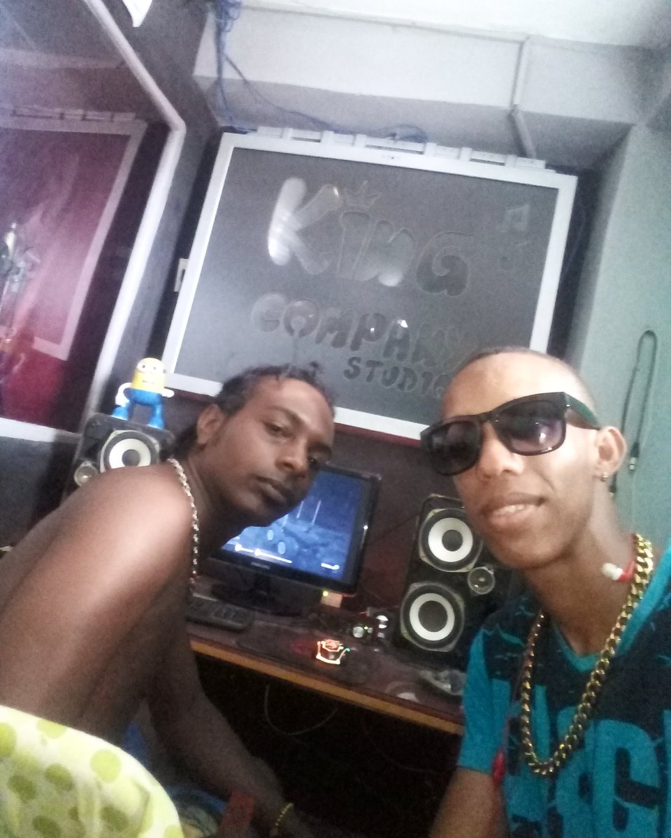 El1IDER's tweet photo. #LaCosita2
@ReneTomass @ahron_music @blackboykc11
.
@paumierrecords #kingcompany
.
#cuba🇨🇺 #mexico🇲🇽 #chile🇨🇱 #ReneTomas #Ahron #BlackBoy https://t.co/gmFUFnbf9X