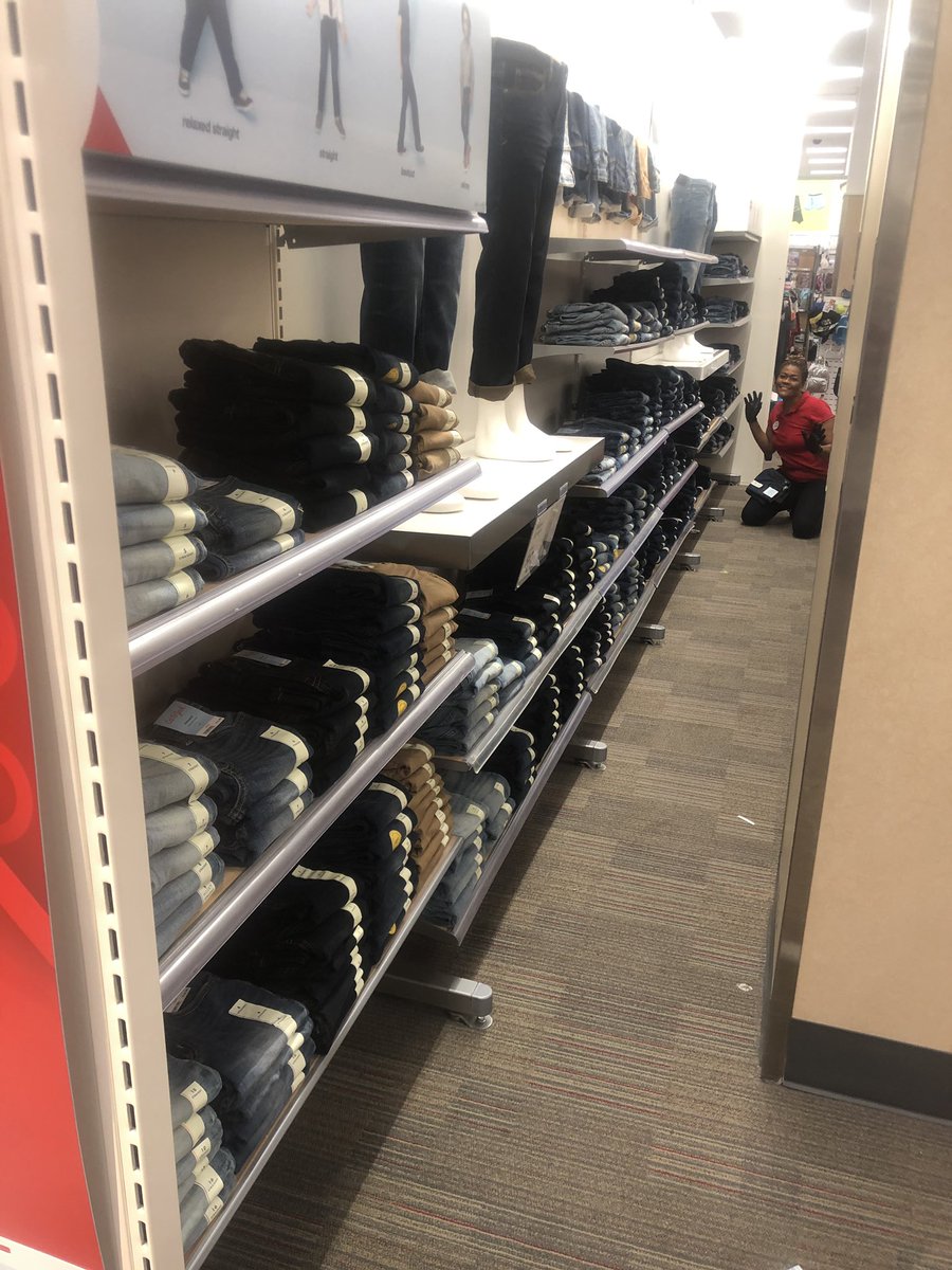 vmtlronnie2259's tweet photo. Here at #2259 we are getting our folding standards together 🥳 #gosales #teamworkmakesthedreamwork #VisualStandards #DCUSA #D412 #T2259 @jerrylaguna4 @JRames13 @SextonRob @ColonJosian https://t.co/dacN3vTSH9