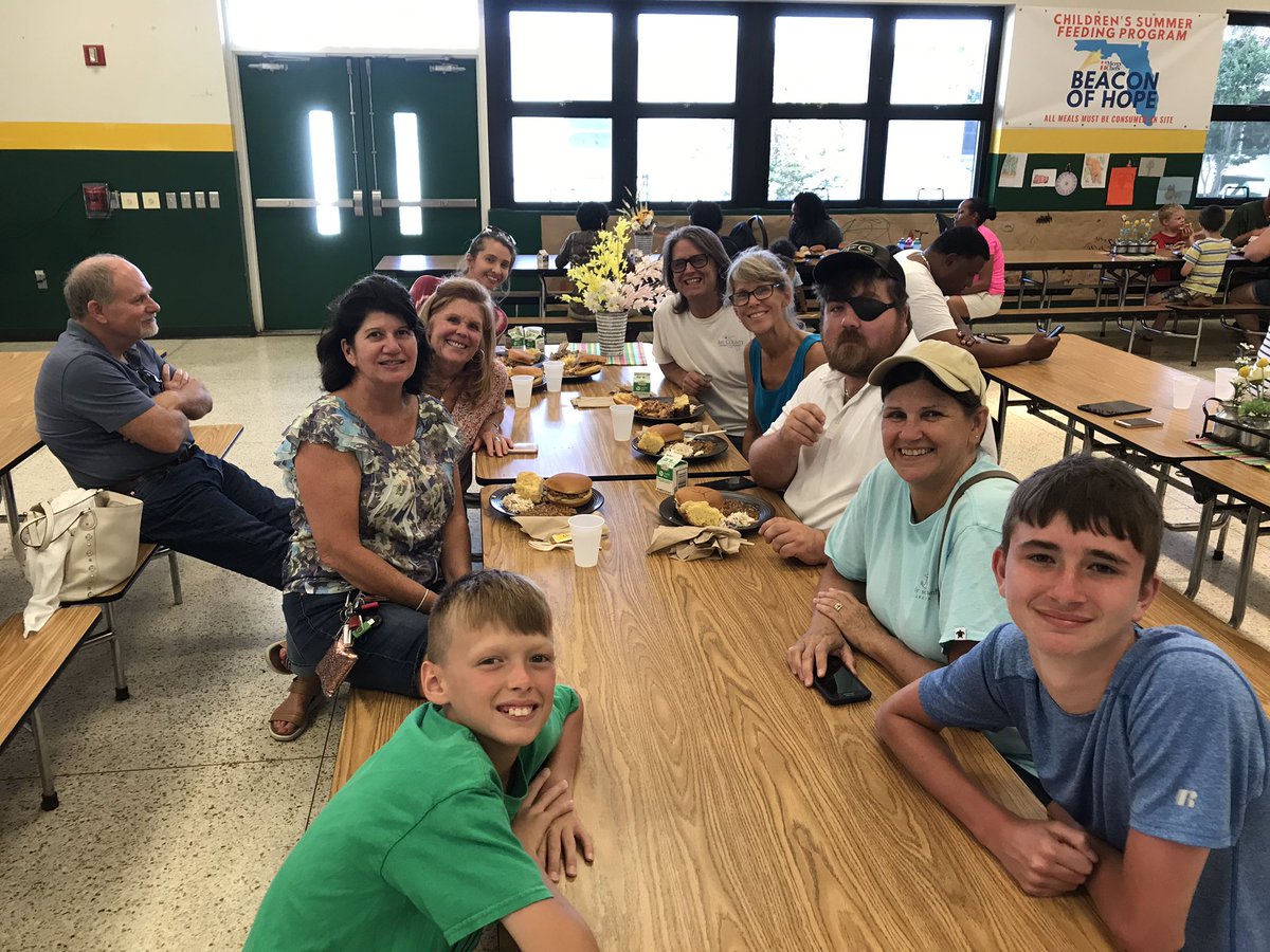 lorihast's tweet photo. Mercy Chefs at Patterson Elementary!  What an amazing program for our community. Stop by from 4:30 to 6:30 Tuesday through Sunday for a delicious hot meal...FREE for BDS students, staff and families. What a blessing! @MKLEagles @BayDistSchools https://t.co/wuMqewFhZz