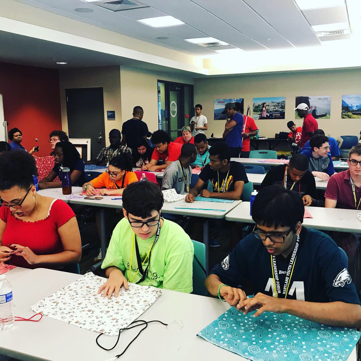 AdaptiveStyle's tweet image. So today I spoke at the Youth Leadership Forum at Towson University. I talked about my journey with fashion and my health problems and then taught the students how to sew. It was a wonderful opportunity!
#AdaptiveStyle #LeahFaithDesigns #advocacy #YouthLeadershipForum