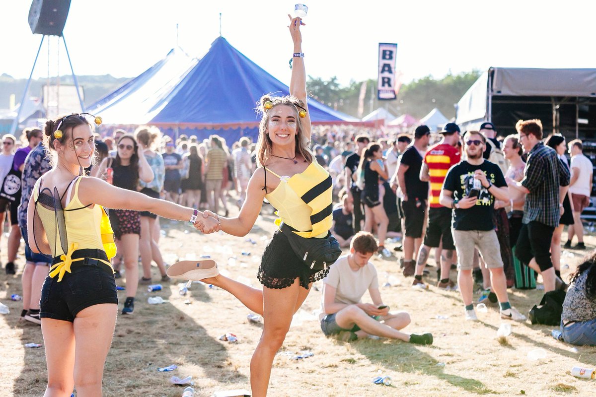 Nearly 90% of tickets have gone! make sure you get yours very soon for 2000 Trees Festival this July. Come and see the likes of #Youmeatsix #Frankturner #Deafhavana use the promo code FFY at the checkout for a 10% discount! festivalforyou.com/festivals/west…