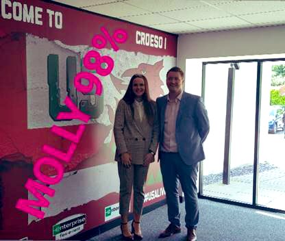 Molly Thomas tweet media