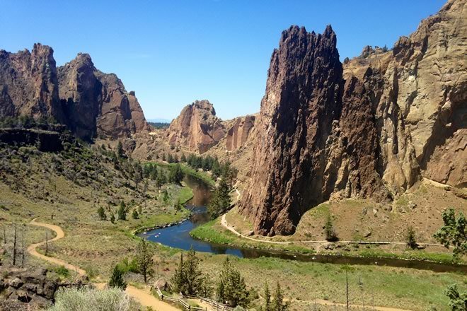 shareoregon's tweet photo. Take in stunning panoramic views at Smith Rock State Park - a perfect place for rock climbing, mountain biking and hiking outside of Bend! https://t.co/yOh5EiKBOy via @shareoregon #shareoregon #oregonexplored #exploreoregon #pnwonderland #visitoregon https://t.co/QkjYdx02l2