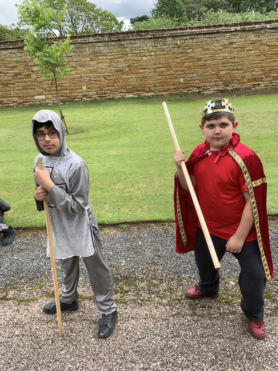 MrmastersM's tweet photo. A King and his Knight ready for battle! #TudorDay https://t.co/84KzAKAMnw