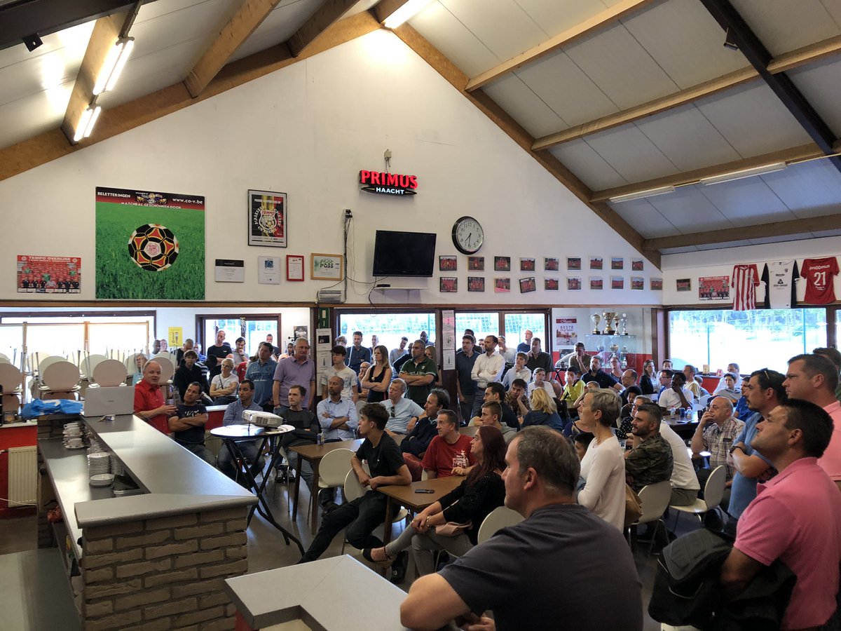 rysgaard_casper's tweet photo. Veel volk aanwezig tijdens ons infoavond vandaag, gezellige sfeer voor de voetbal ouders #WIJzijnTEMPO https://t.co/a9vKk8ldnX