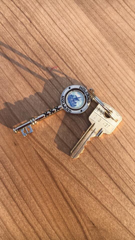 Wie kan er niet met de fiets of zijn of haar huis in?! 😆 
De sleutel is bij de organisatie 🔑🤗