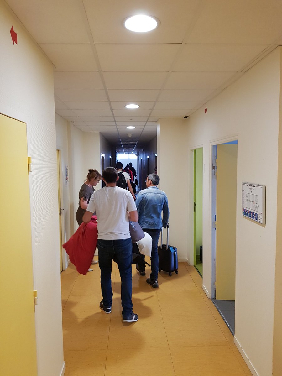 LyceeReaumur's tweet photo. Présentation des métiers de l'aéronautique...petite nuit... et départ à 4h du Lycée Professionnel Réaumur de Poitiers à destination du Bourget pour le salon international de l'aéronautique... Un déplacement dans le cadre des activités du @CmqAeroPoitiers https://t.co/fIyUO9qk2T