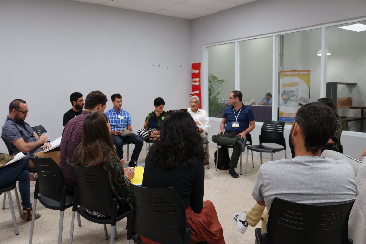NuestraEscuela's tweet photo. Las secciones concurrentes de experiencias internacionales llevándose a cabo con los facilitadores y conferenciantes en el 1er día del Encuentro Internacional de Economía Social y Solidaria en Nuestra Escuela en Caguas. #ESSPR https://t.co/2vKWozfX9i