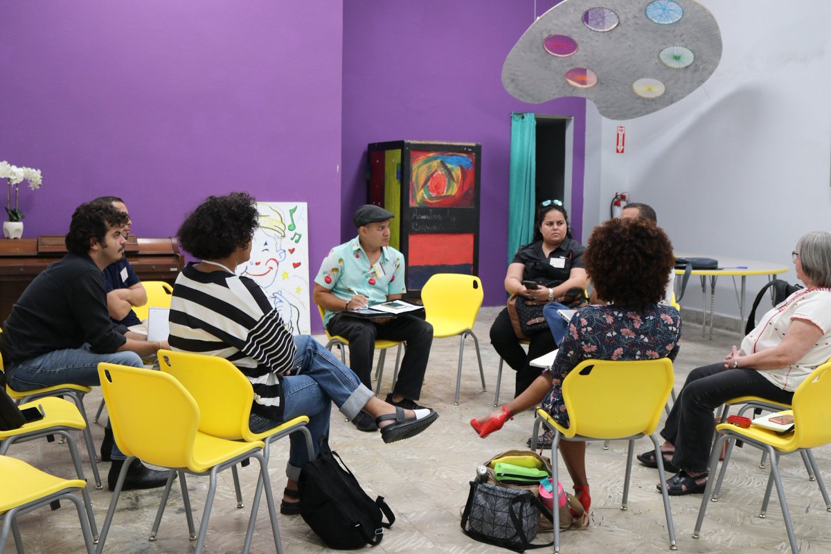 NuestraEscuela's tweet photo. Las secciones concurrentes de experiencias internacionales llevándose a cabo con los facilitadores y conferenciantes en el 1er día del Encuentro Internacional de Economía Social y Solidaria en Nuestra Escuela en Caguas. #ESSPR https://t.co/2vKWozfX9i
