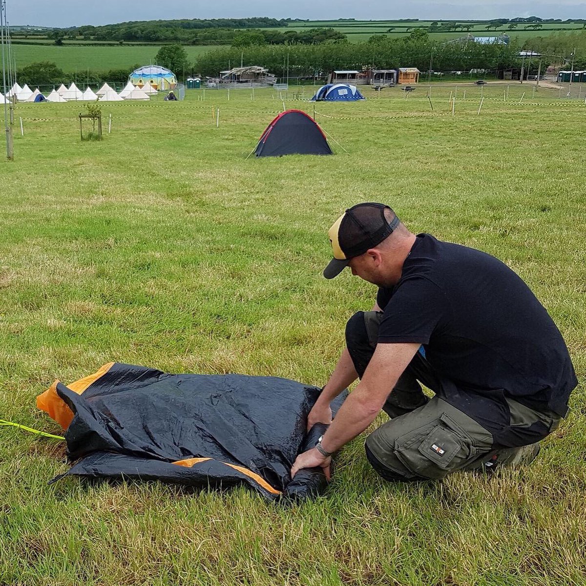 2minuteHQ's tweet image. Our founder @campervanliving went to our local music festival  (with the BBC in tow) to talk to them about taking their abandoned, 'beyond repair' tents &amp;amp; turning them into reusable bags for our 2 minute beach clean stations. 
@RootedOcean made short work of the glorious fabric.