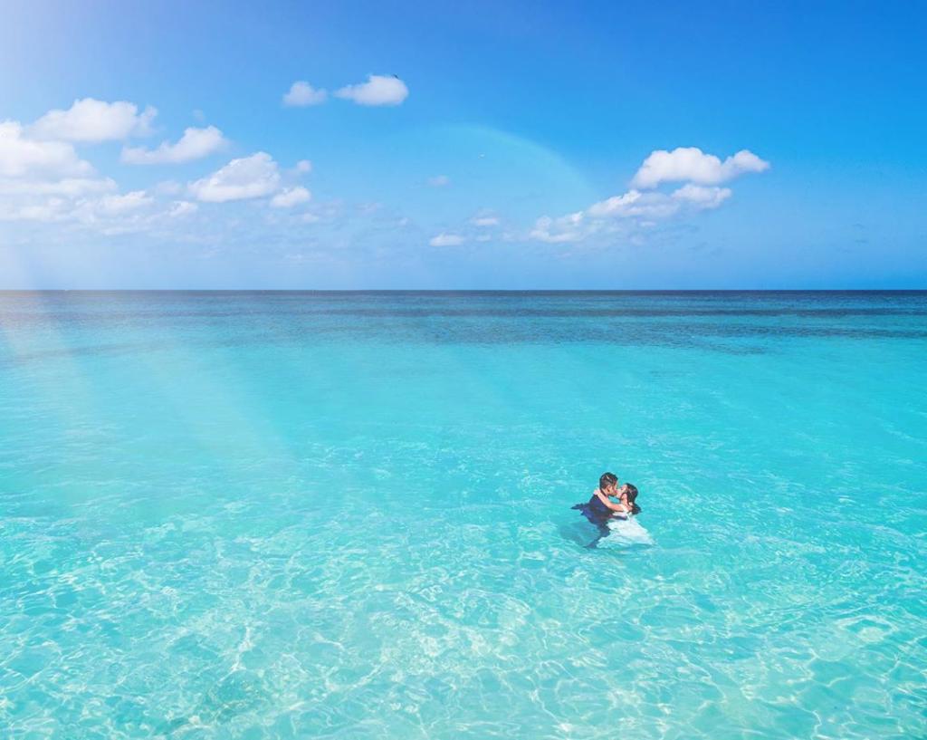 You are like the ocean - in other words, Paradise! 💙 #Aruba
.
.
📸: barmendi
.
.
#ArubaMarriott #MyRetreat #OceanViews #DestinationWedding #TrashTheDress #LoveInParadise