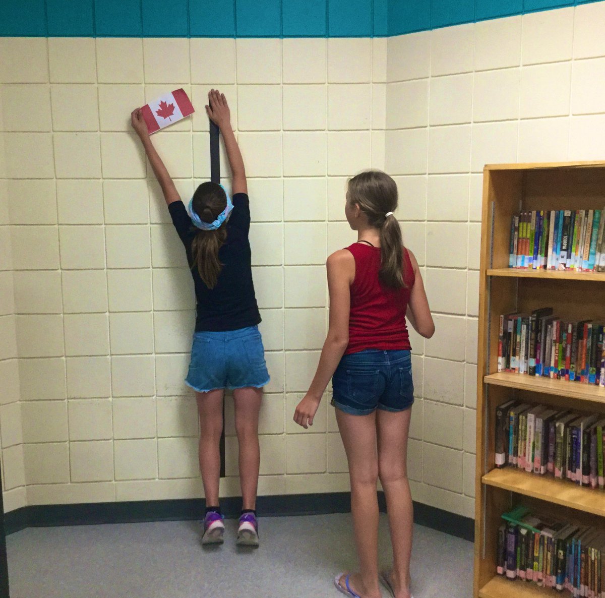 Coish4's tweet photo. Ss had a blast celebrating our learning of our French unit on โJe suis canadienโ. They brought a variety of Canadian food and games to share. We played an exciting game of Canadian trivia and we even played โPin the flag on the flagpoleโ. #leslearns #hsdlearns #frenchrules https://t.co/dwhKuUyuXU