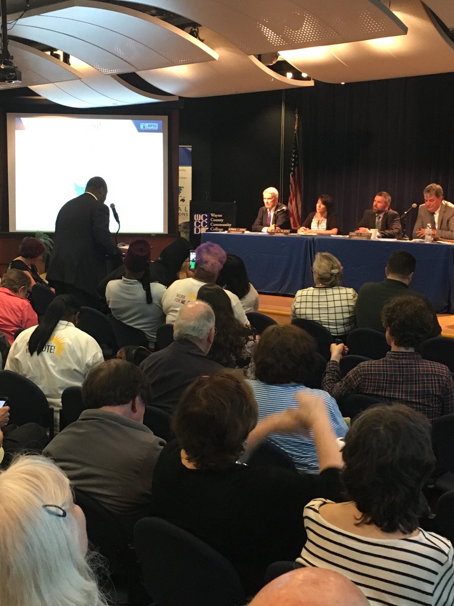 MichiganPSC's tweet photo. Lively comments on ⁦@DTE_Energy⁩’s long-range plan at community forum ⁦@WCCCDistrict⁩. At least 130 have signed in and many have requested to speak. https://t.co/nHskHvapMJ