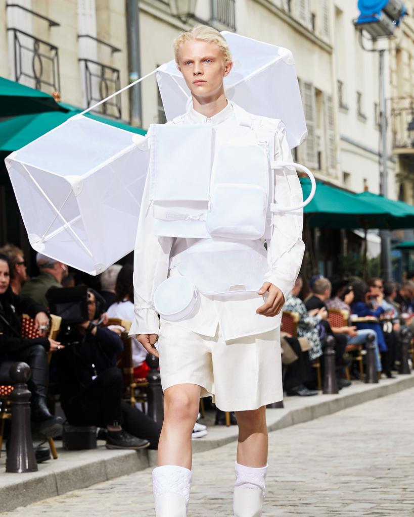Louis Vuitton on X: #LVMenSS20 A mid-layer featuring a box kite from  #VirgilAbloh's latest collection for #LouisVuitton. Watch now on Twitter  and at   / X