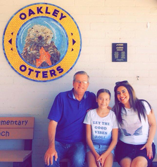 CaseyMarylu's tweet photo. I knew this day would come...but why so soon?!👋🏻💔😭😘 #checkoutday #bestprincipal #retirement #thursdaythoughts https://t.co/6eYx9PGFgL