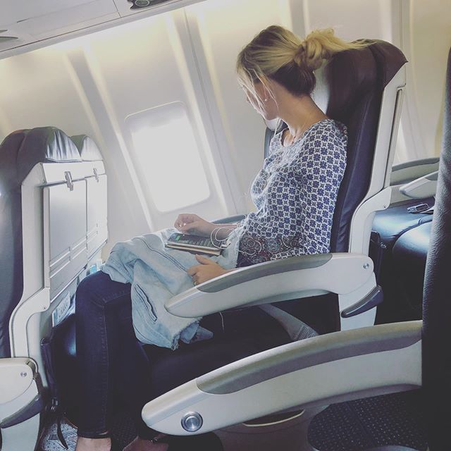 Chicklet_88's tweet image. #tbt to one of the countless flights we've sat on together, not matter the destination you make it easy @mrscocofields #dateyourmate #travelgram #flyaa #worldtraveler #icanshowyoutheworld #oneworld bit.ly/2IufJ7Z