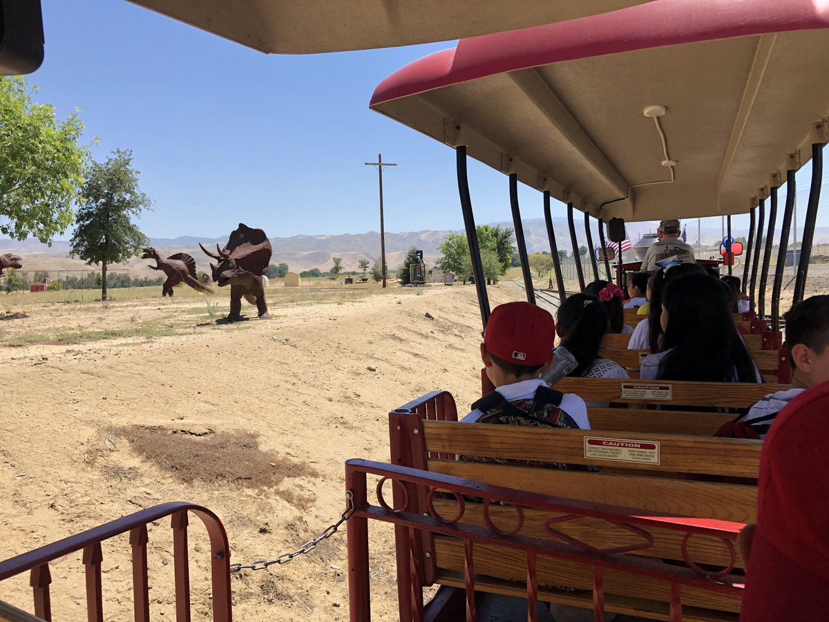 esme_montoya34's tweet photo. Students had a blast at #CalmZoo today! @lamont_district @nrodriguez4672 #WeAreLESD https://t.co/Z4smredQKo