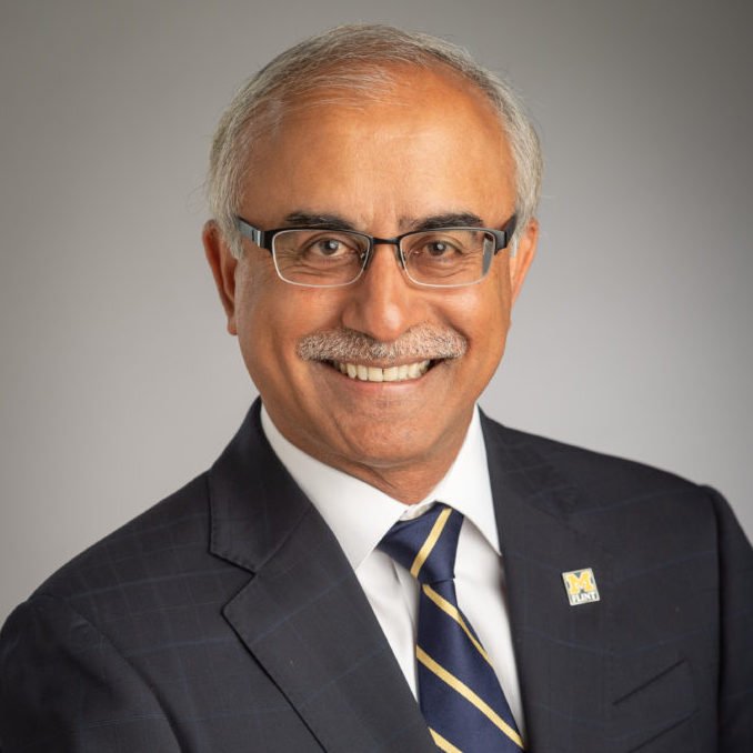 UMFlint's tweet image. BREAKING: Welcome to @UMFlint, Chancellor-elect Dutta! 💛💙 bit.ly/2x8FTGZ