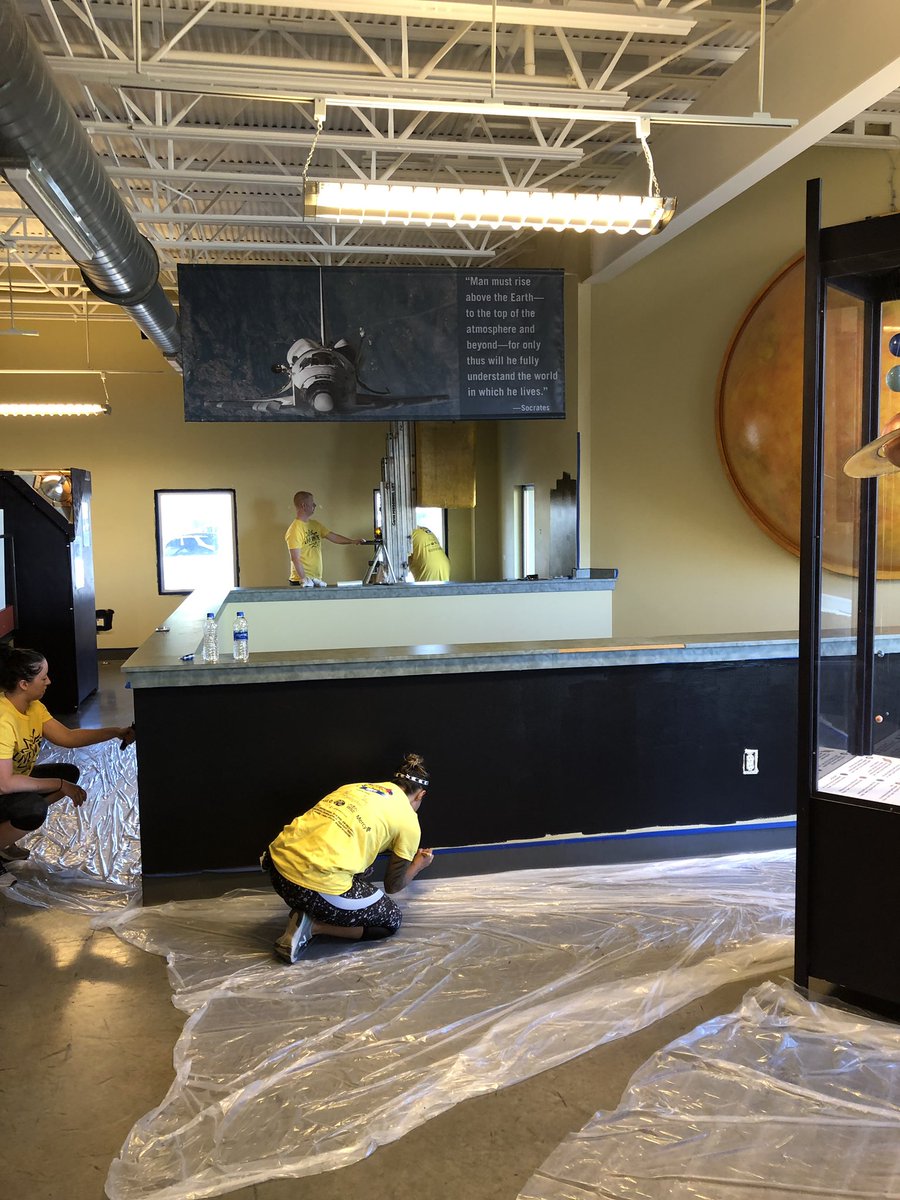 AdvisorSkylar's tweet photo. I enjoy the @UWOzarks Day of Caring every year. Happy to help @DiscoveryCenter with their new vision. #kpmcares https://t.co/LCjmBVrirw