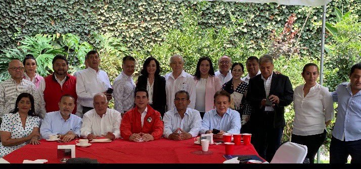 alitomorenoc's tweet photo. Agradezco mucho el apoyo de mi amigo @JoseRamonMartel y de todos los que se están sumando en favor de la unidad y renovación de nuestro partido, importante para recobrar la confianza de los militantes. https://t.co/KxUqjfpn47