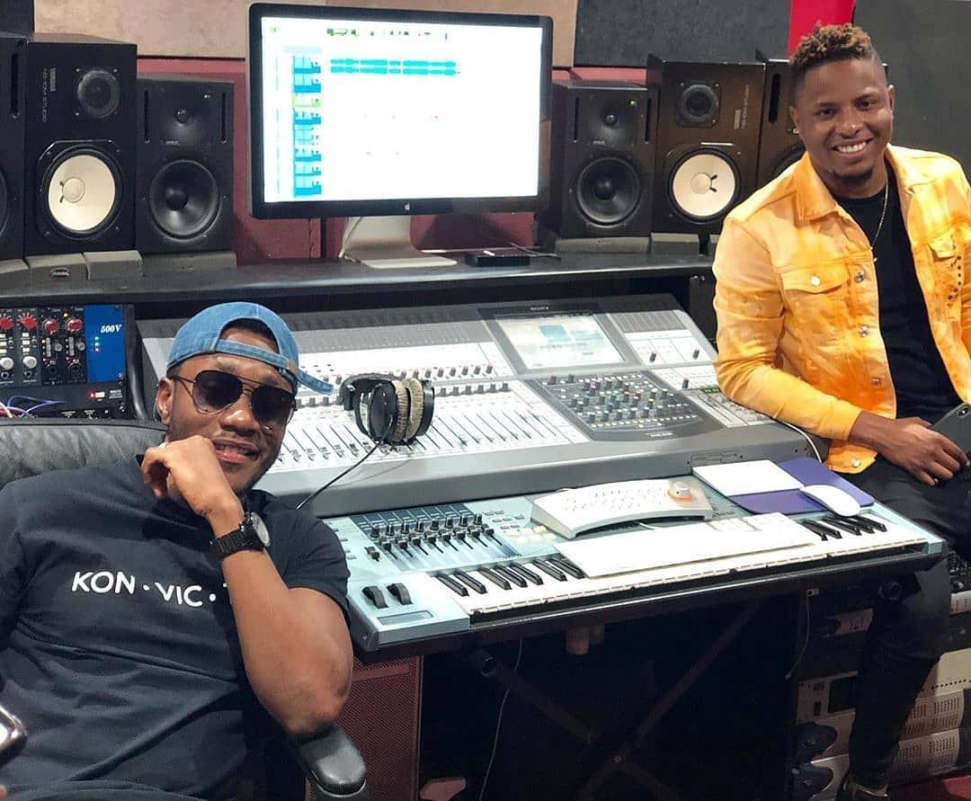 hdmuzicpromoht's tweet photo. Flav x Baky nan studio 🎵 || #work #vibe #collabo #duo #singer #hdmuzicpromo #h2k #hit2know https://t.co/tUr0F5gniF