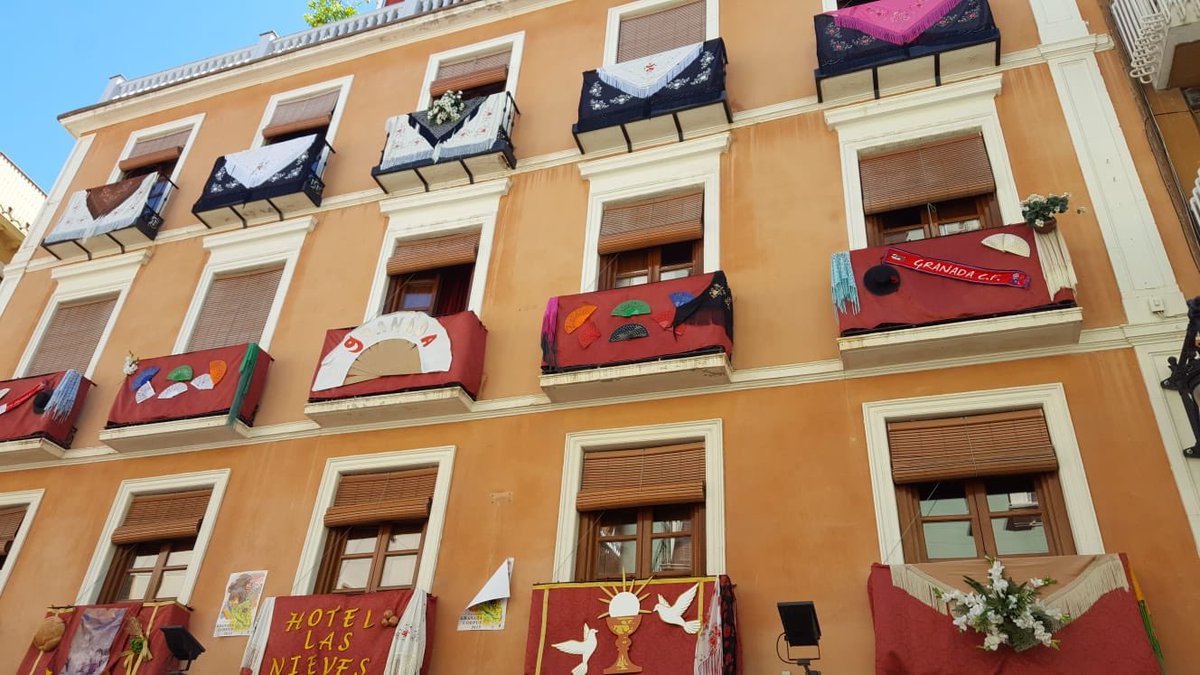 Decoración de las calles de #Granada, para la procesión del #CorpusChristi2019.