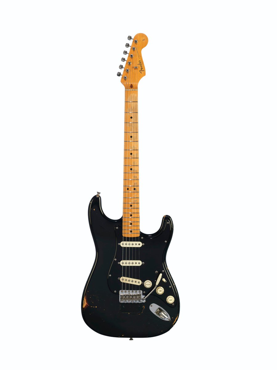 ChristiesInc's tweet image. The legendary Black Strat achieves $3,975,000, establishing a new #WorldAuctionRecord for any guitar sold at auction #GilmourGuitars bit.ly/2XpjweV
