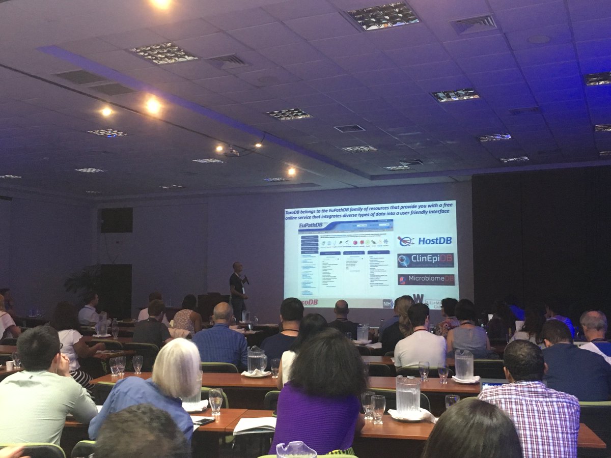 KataAlvarez's tweet image. Omar Harb @omartheharb sharing with us some of the latest tools available at @eupathdb #ToxoDB #toxoxv