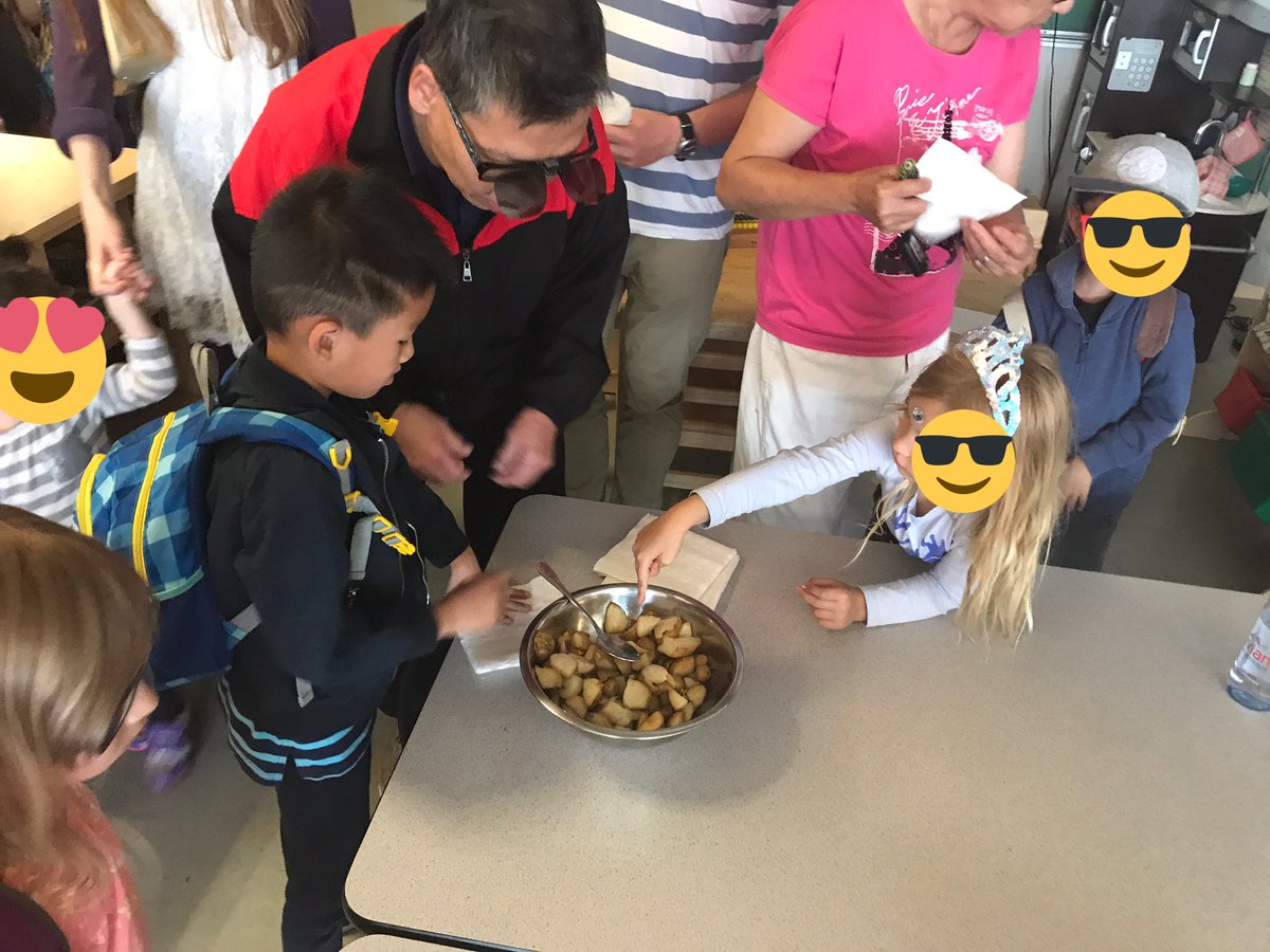 david_harel's tweet image. Washing, cutting, seasoning, mixing, eating, and sharing! What a wonderful celebration with our potato harvest @bridgebulldogs @sd38learn #spudsintubs