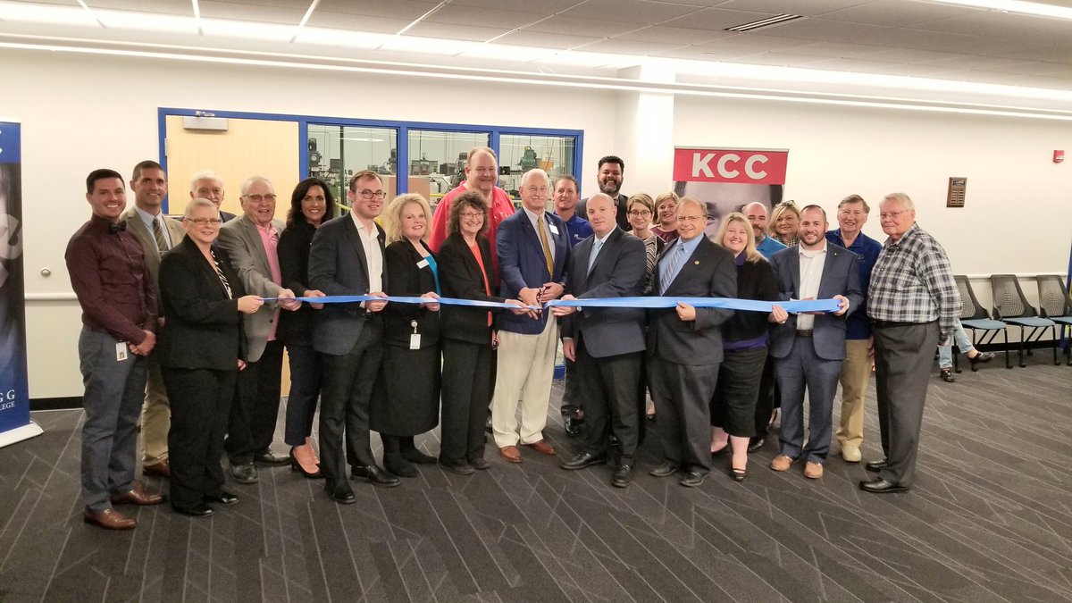 Kellogg_CC's tweet photo. The ribbon is officially cut at the newly renovated RMTC! Thank you to all our KCC family, friends, students, employees and community partners past and present who've made it all possible. Go Bruins! https://t.co/MFAWaldCzk