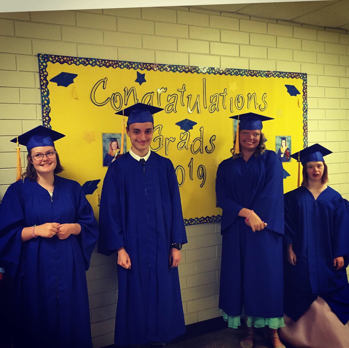 HeraldSchoolMH's tweet photo. A memorable Grad Celebration at Herald School! Grads were serenaded with a heartfelt rendition of A Million Dreams! #whereallthepiecesfit #medhat #whatsthebuzz #celebrate @mhpublicschools https://t.co/WqGLvbyK7Y